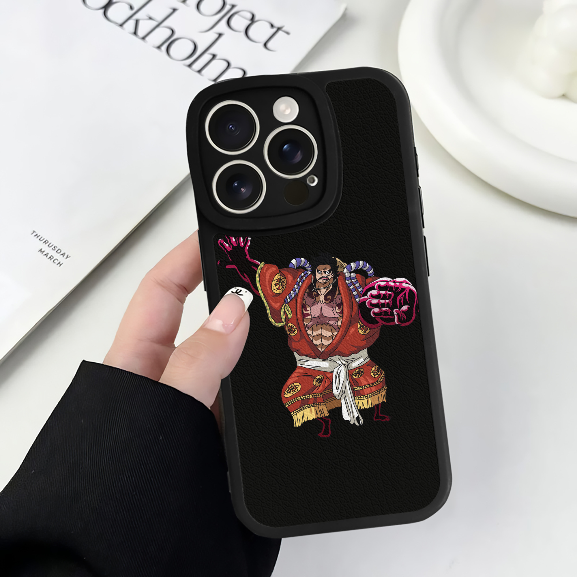 （画像用） ワンピース モンキー・D・ルフィ ONE PIECE Monkey D. Luffy 【iPhone 16シリーズ対応】シリコンスマホケース（レザー調） 材質：シリコン